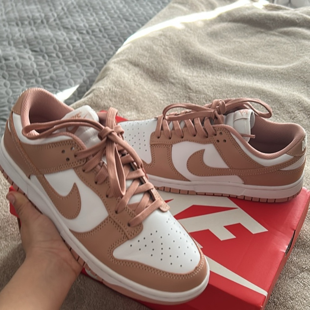 Nike Women's Sneakers in White and Brown